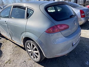 SEAT LEON 1,6 BENSIIN, VARUOSAD (3 foto / 10)