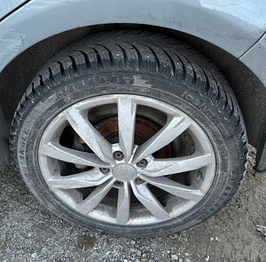 SEAT LEON 1,6 BENSIIN, VARUOSAD (10 foto / 10)