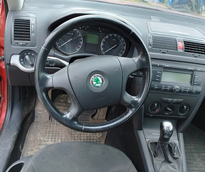 SKODA OKTAVIA 1,6 BENSIIN 75 KWT, VARUOSAD (9 foto / 9)