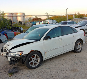 VOLVO S40, 2,0 DIISEL, VARUOSAD (3 foto / 8)