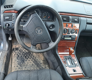 MERCEDES BENZ W210, 2,0 BENSIIN, AUTOMAAT, VARUOSAD (7 foto / 10)