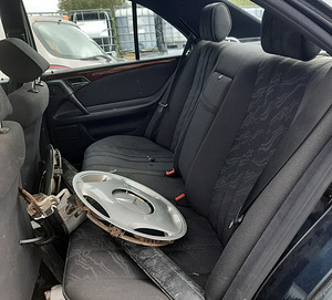 MERCEDES BENZ W210, 2,0 BENSIIN, AUTOMAAT, VARUOSAD (9 foto / 10)