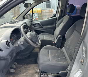 CITROEN BERLINGO 1,6 BENS 66 KWT, VARUOSAD (7 foto / 10)
