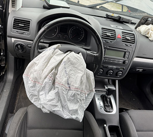 VW GOLF V 2,0 DIISEL, AUTOMAAT, VARUOSAD (9 foto / 10)