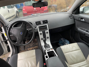 VOLVO S40 1,6 DIISEL, VARUOSAD (9 foto / 10)