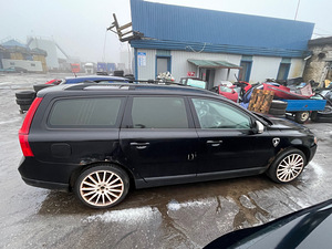 VOLVO V70 2,5 BENS/GAAS 170 KWT, VARUOSAD (2 foto / 10)