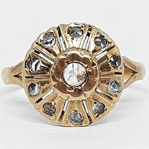 Золотое кольцо 18 карат с бриллиантами