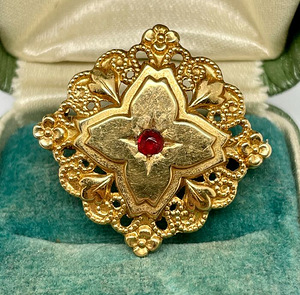 Vers 1920 - 18 kt. Yellow gold - Brooch - Ruby Verneuil