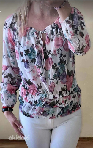Красивая цветочная блузка M 38 (фото #1)