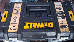 Набор инструментов DeWalt DCK250P2 (DCD795 + DCF886);2x5,0 Ah (3 фото из 3)