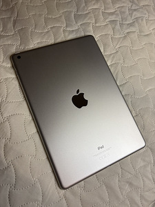 iPad 10.2 (2021) 64 gb (2 foto / 3)