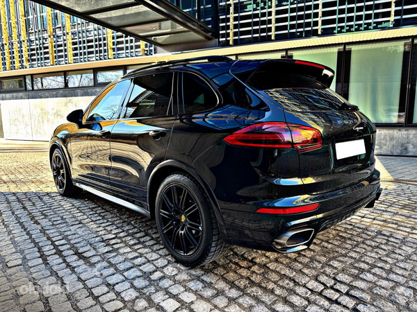 Porshe Cayenne