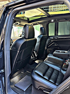 Porshe Cayenne (8 foto / 8)