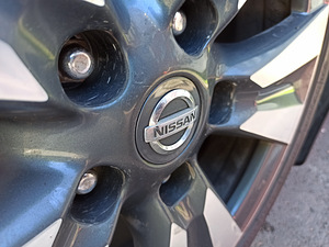 Nissan Pulsar (13 foto / 15)