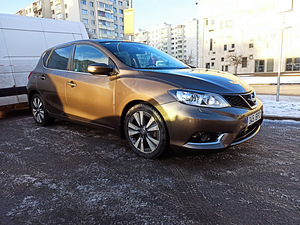 Nissan Pulsar (5 foto / 15)