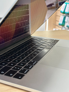 Apple Macbook Pro 2017 13" 8GB/128GB - Silver (Grade A) (6 foto / 6)