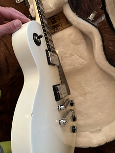 Gibson Les Paul Studio 2010 Alpine White w/ OHSC (5 foto / 10)