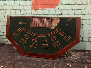 Nukras seisus blackjack laud (1 foto / 4)
