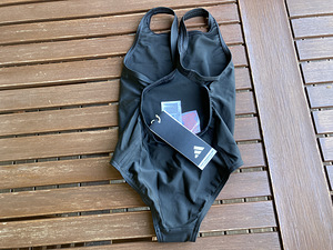 Uus Adidas ujumistrikoo / trikoo / ujumisriided, suurus 110 (2 foto / 3)