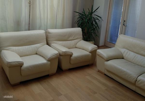 Кожаный диван и два кресла (фото #5)