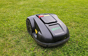 Müüa kasutatud robot muruniiduk Devvis E1800T. (1 foto / 5)