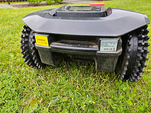 Müüa kasutatud robot muruniiduk Devvis E1800T. (2 foto / 5)