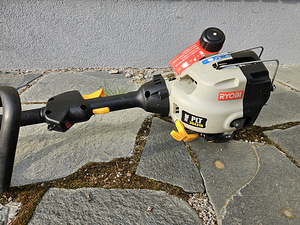 Müüa vähekasutatud bensiinitrimmer RYOBI. (1 foto / 3)