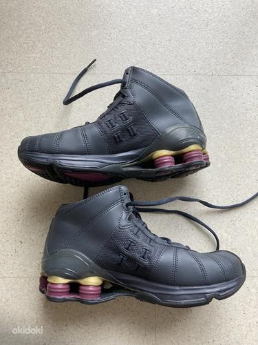 Новые кроссовки Nike Shox, размер 37,5 (фото #2)