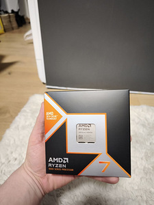 AMD Ryzen 7 9800X3D (1 фото из 2)