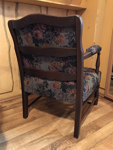 Kaks restaureeritud tugitooli (3 foto / 3)