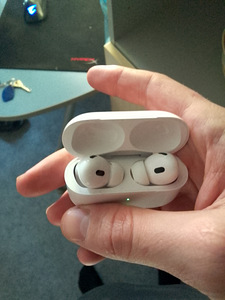 Airpods pro 2 (4 фото из 6)
