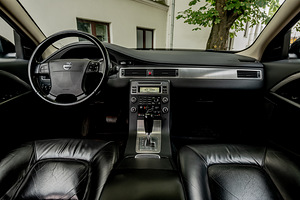 Volvo V70 (11 фото из 14)
