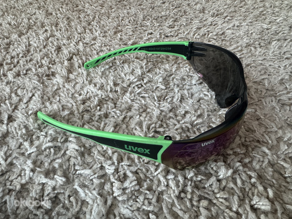 Спортивные солнцезащитные очки uvex. (фото #3)
