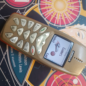 Nokia 3510i ,Li-on aku ja laadija (3 foto / 3)
