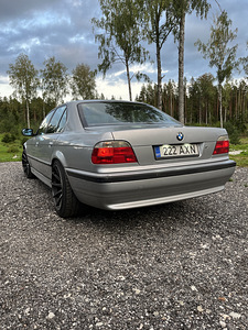 M/V BMW 730i (4 foto / 7)
