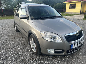 Skoda Roomster (6 foto / 11)