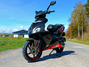 2015 Aprilia sr 50 r (1 foto / 10)