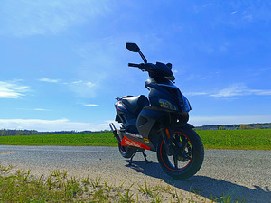2015 Aprilia sr 50 r (2 foto / 10)
