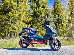 2015 Aprilia sr 50 r (3 foto / 10)