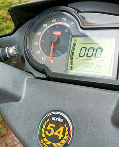 2015 Aprilia sr 50 r (10 foto / 10)