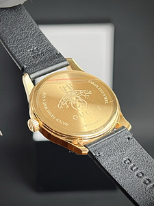 GUCCI G-Timeless Black Dial Black Leather Ladies Watch (7 foto / 7)