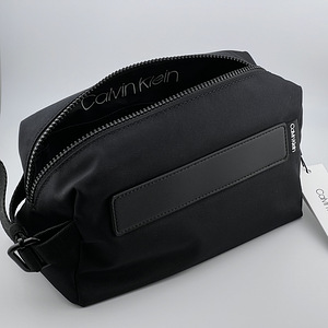 Calvin Klein Nastro Logo meeste kosmeetikakott (2 värvi) (6 foto / 10)