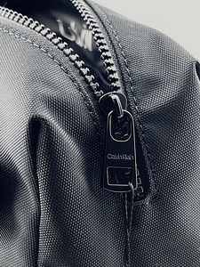 Calvin Klein Nastro Logo meeste kosmeetikakott (2 värvi) (8 foto / 10)