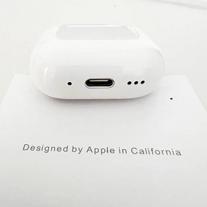 AirPods 4 (4 фото из 10)