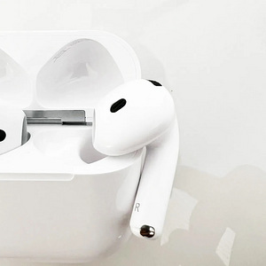 AirPods 4 (9 фото из 10)