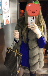 Väga moodne,Mokko värvi polaarrebasest vest (1 foto / 2)
