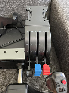 Logitech Saitek Yoke System + Thrustmaster Rudder Pedals (2 foto / 3)