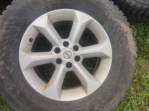 Nissan veljed koos Nokian naastrehvidega. R17 265/65/17 (2 foto / 10)