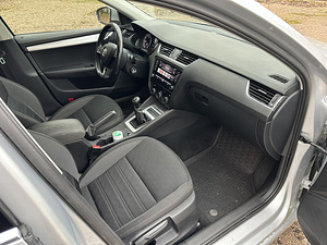 Skoda Octavia (7 фото из 10)