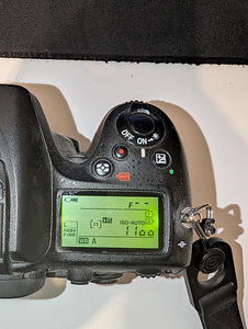 Nikon D7100 — корпус DSLR (3 фото из 5)